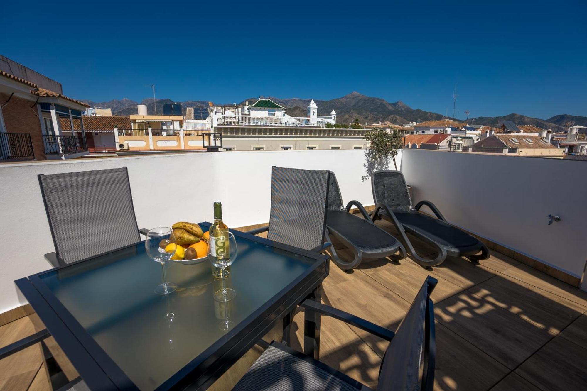 Apartamentos Kronox Nerja Exterior photo
