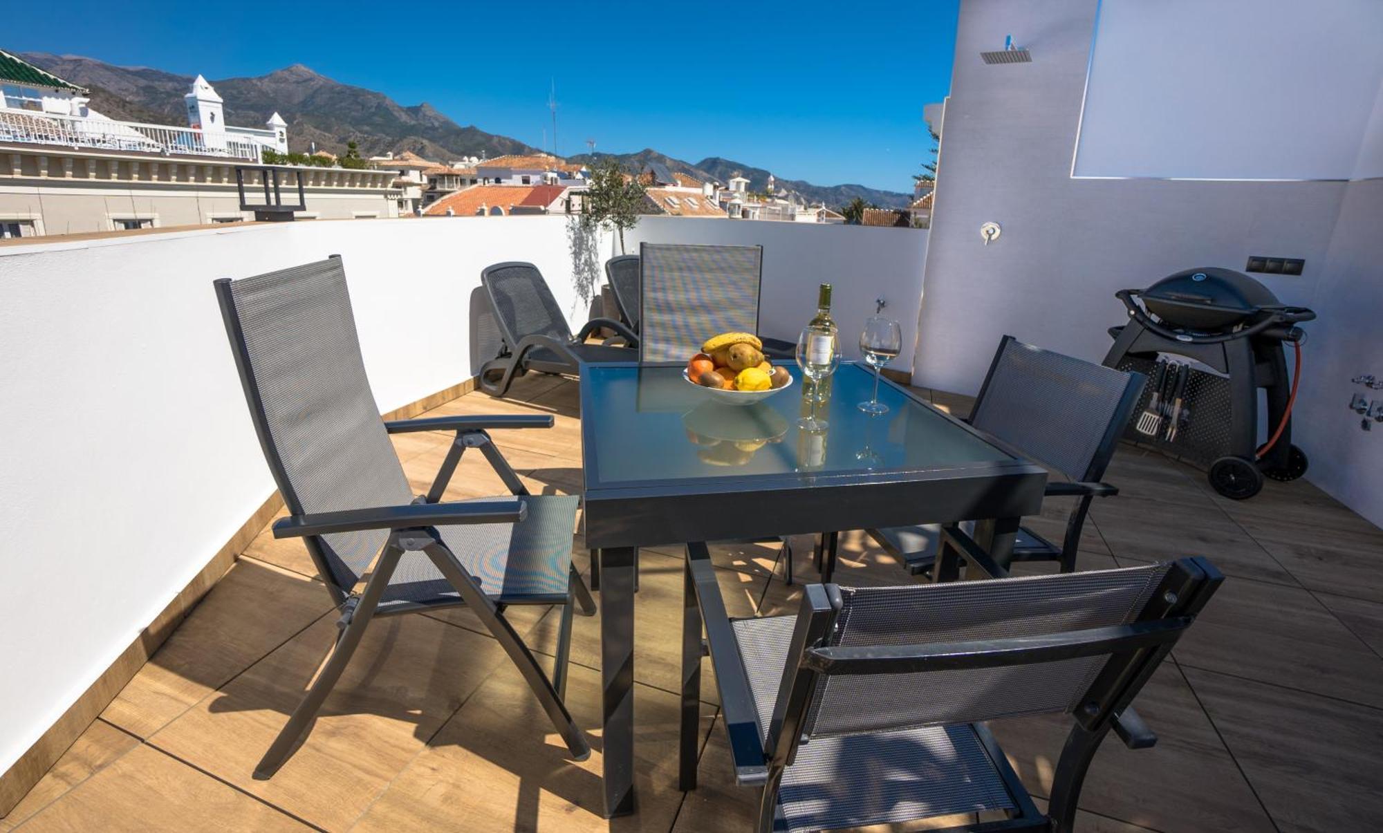 Apartamentos Kronox Nerja Exterior photo